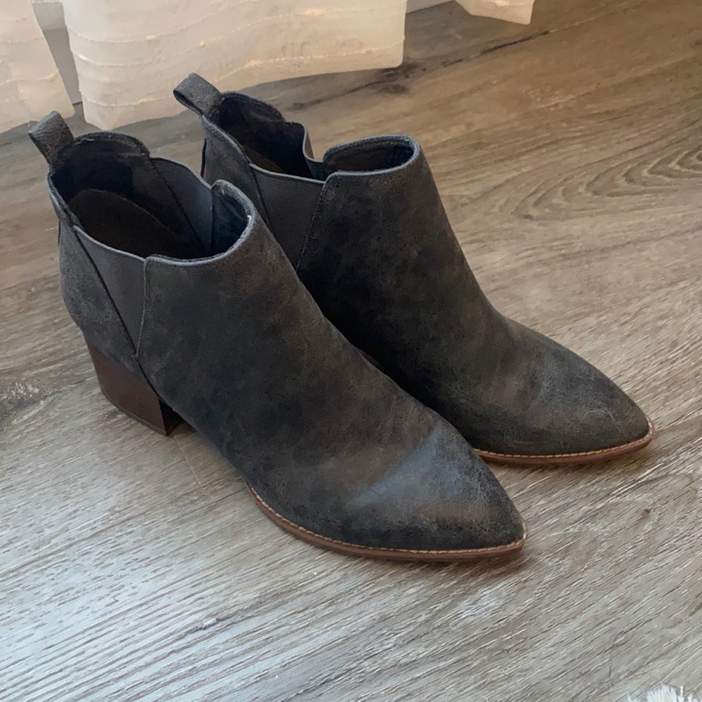 Grey BC Footwear ankle height heeled booties with pointed toe in size 7.5